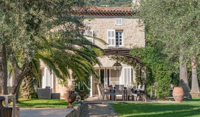 Arrendamento de curta duraçāo Moradia Grasse