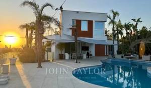 Construção Villa Mouttagiaka