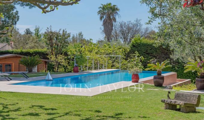 Venda Moradia Valbonne