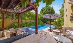 Venda Villa The Lakes